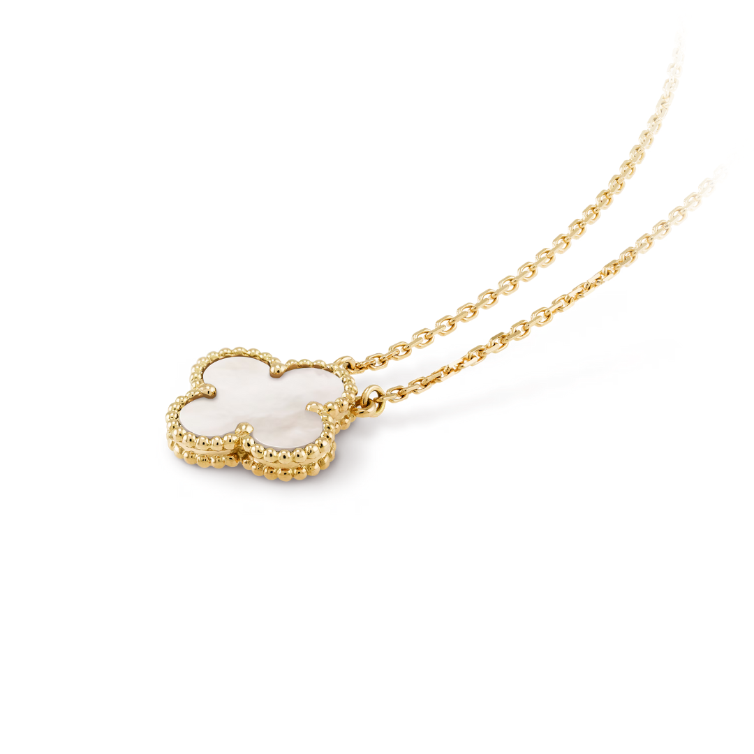 CLOVER White/Gold Necklace – Everlasting Elegance for Day-to-Night Aesthetic