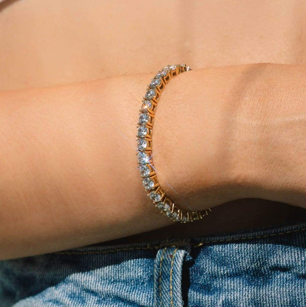 Distinguished Tennis Bracelet — Sparkling Elegance for Any Occasion